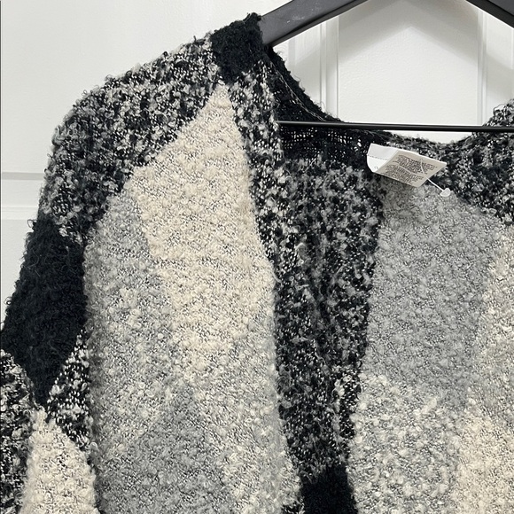 Woolrich Black Charcoal Light Gray Plaid Nubby Material Poncho Shrug - One Size - Picture 3 of 16